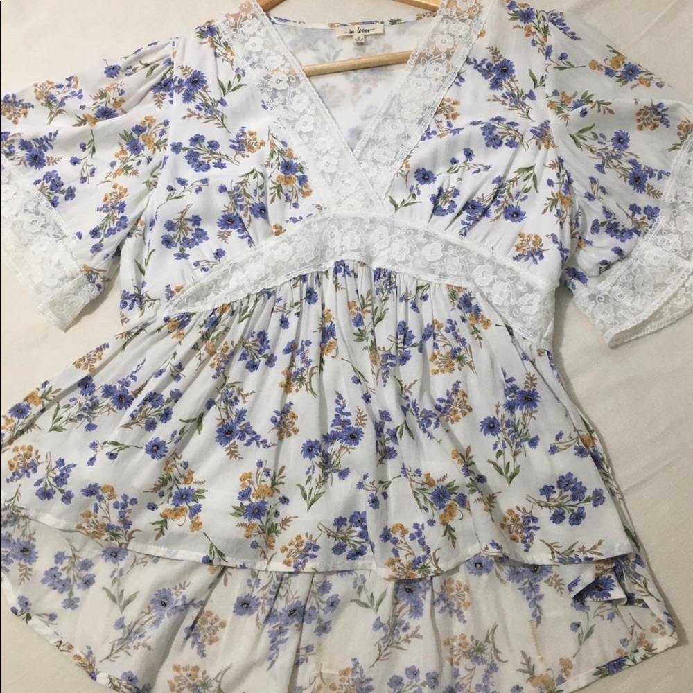 In Loom Floral Flowy Lace Top